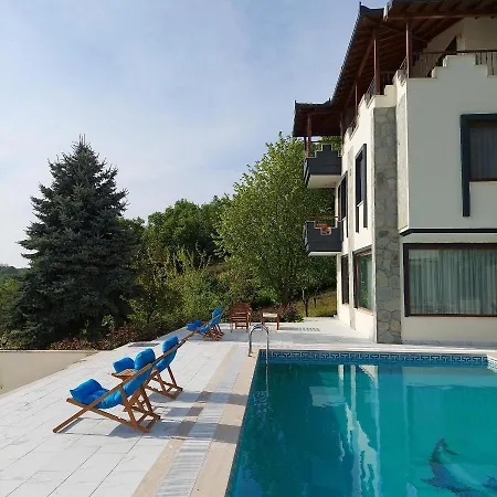 Villa Megara Kandira