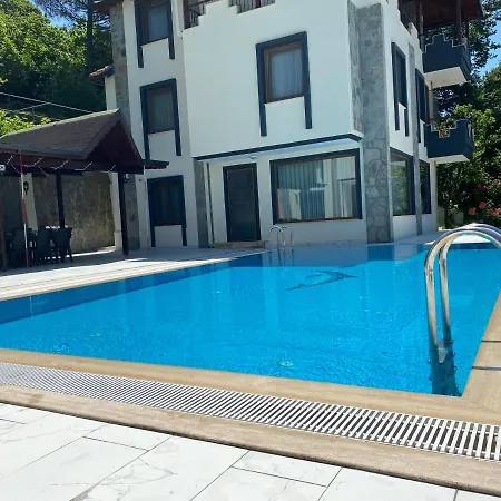 Villa Megara Kandira