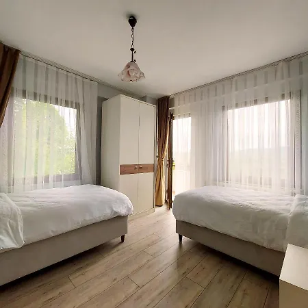 Villa Megara *